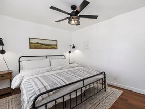 Tiny Tranquility: bedroom