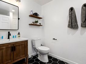 Tiny Tranquility: bathroom