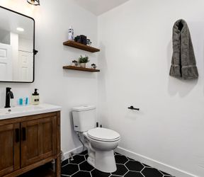 Tiny Tranquility: bathroom