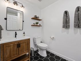 Tiny Tranquility: bathroom