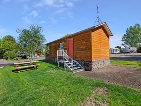 Tiny Tranquility: front of cabin