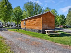 Tiny Tranquility: back of cabin
