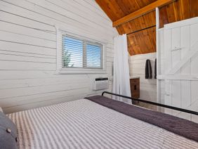 Riversong Retreat: bed