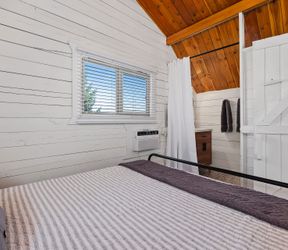 Riversong Retreat: bed