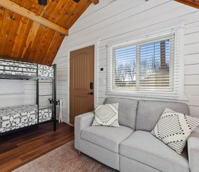 Riversong Retreat: bunk beds