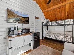 Riversong Retreat: living area bunk beds