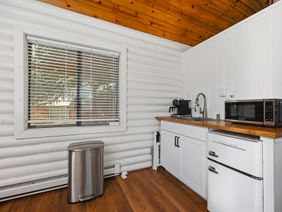 Sagebrush Sanctuary: kitchen