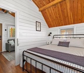 Sunset Canyon: bed