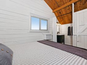 Sunset Canyon: bed