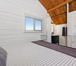 Sunset Canyon: bed