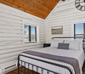 Mineral Springs: bed