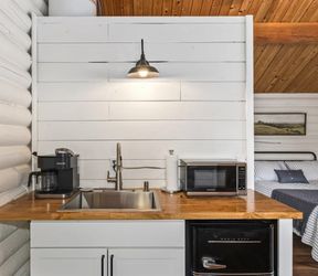 Hillside Haven: kitchen