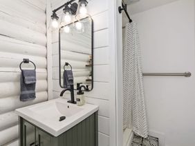 Hillside Haven: shower